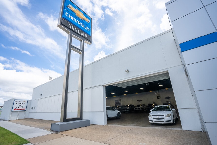 More Photos Of 21800 Gratiot Ave, Eastpointe Auto Dealership For Sale