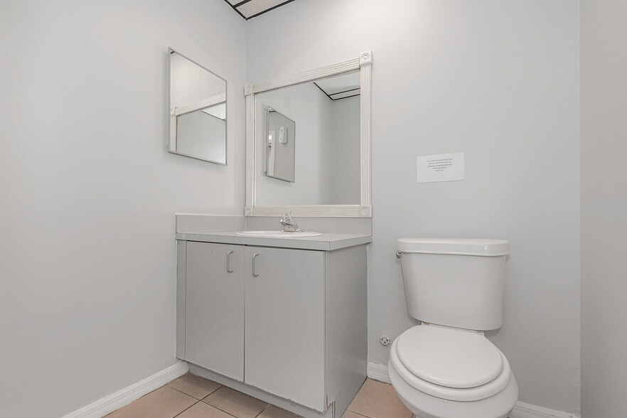 More Photos Of 3650 Coral Ridge Dr, Coral Springs Light Manufacturing For Sale