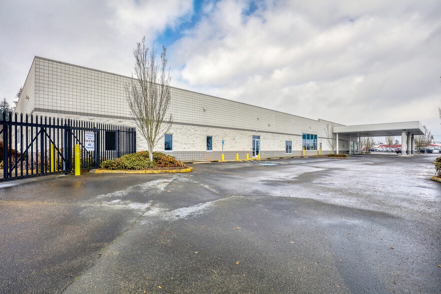 More Photos Of 13906 Highway 99, Lynnwood Office For Lease