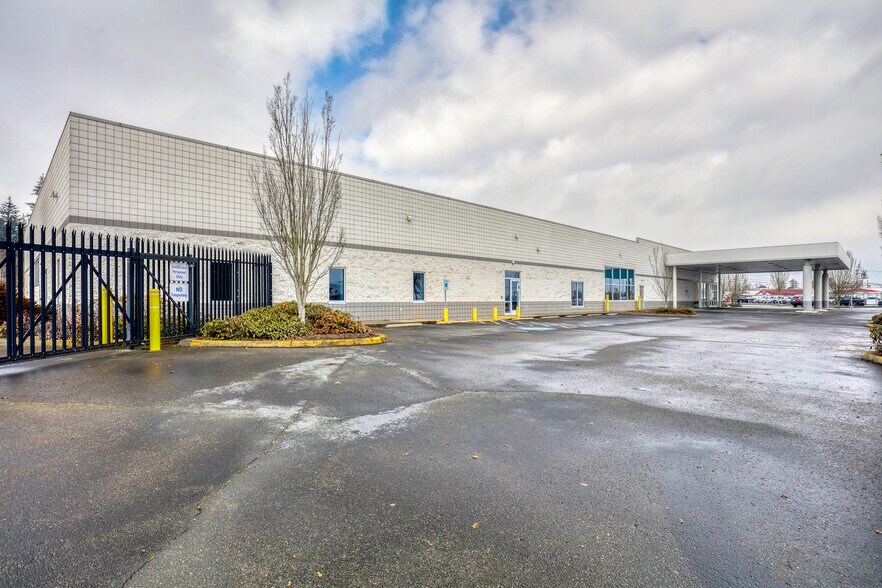 More Photos Of 13906 Highway 99, Lynnwood Office For Sale