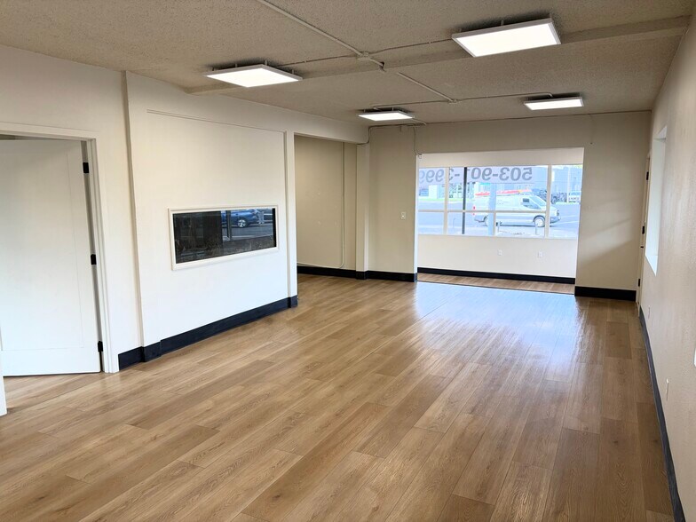 More Photos Of 20105 McLoughlin Blvd, Gladstone Freestanding For Lease