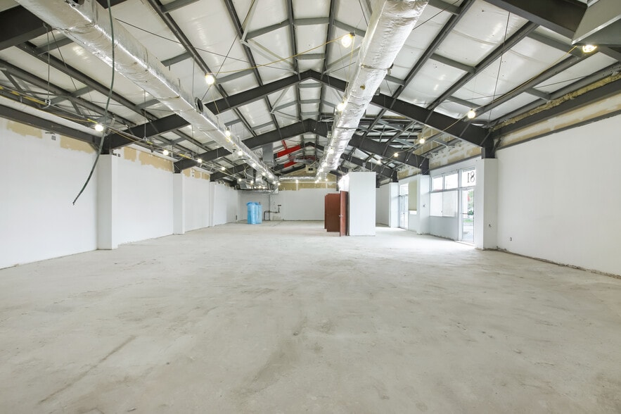 More Photos Of 1781 Hylan Blvd, Staten Island Office For Lease