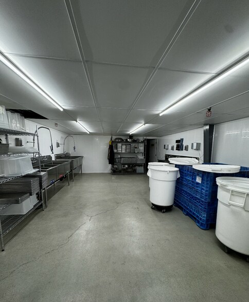 More Photos Of 7095 W 3500 S, Salt Lake City Service For Lease