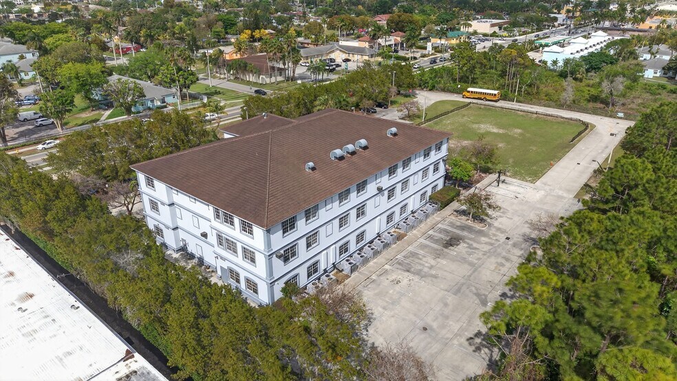 More Photos Of 713 W Palm Dr, Florida City Schools For Sale