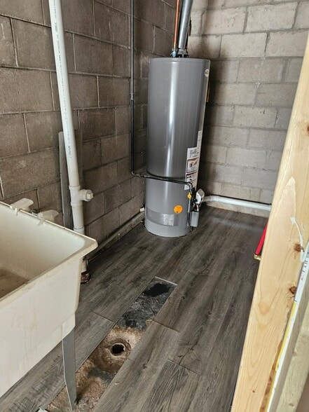More Photos Of 2612 Kilburn Ave, Rockford Storefront For Lease