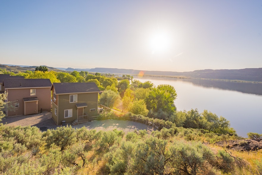 More Photos Of 57662 N Hwy 155 N, Electric City Hotel For Sale