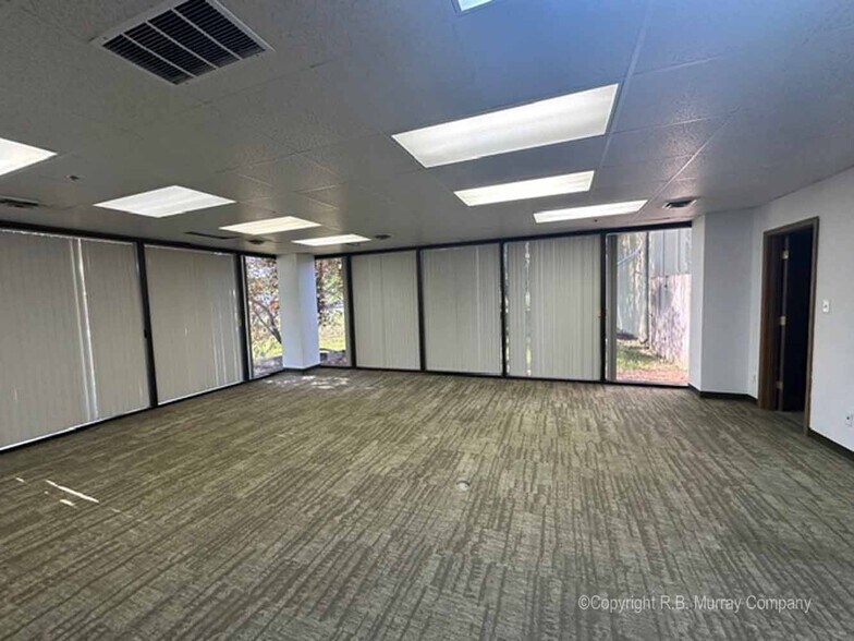 More Photos Of 2503 N Neergard Ave, Springfield Warehouse For Lease