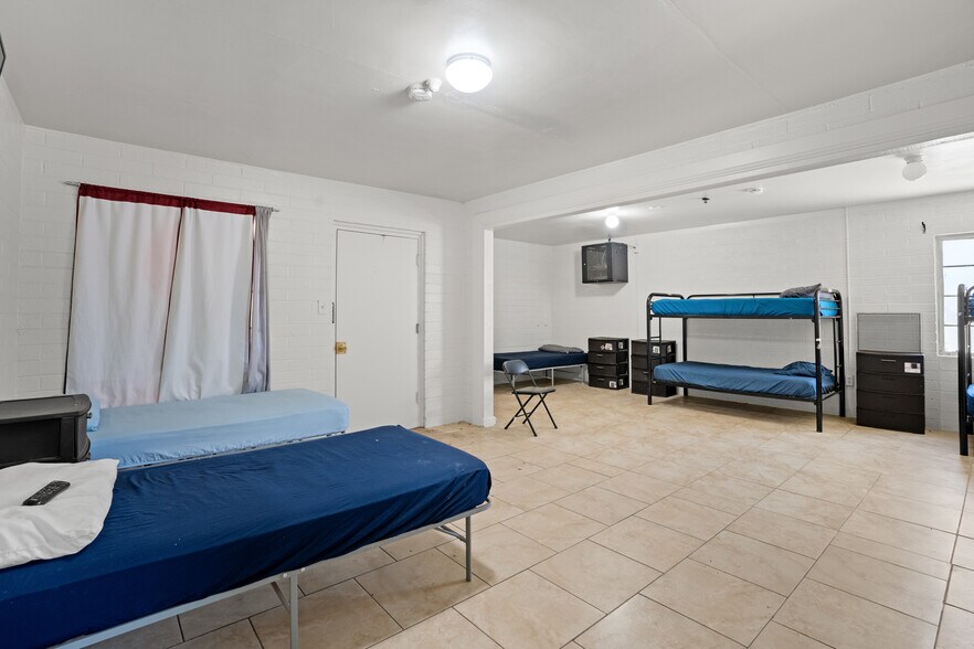 More Photos Of 1324 Broadway, Santa Maria Dormitory For Lease