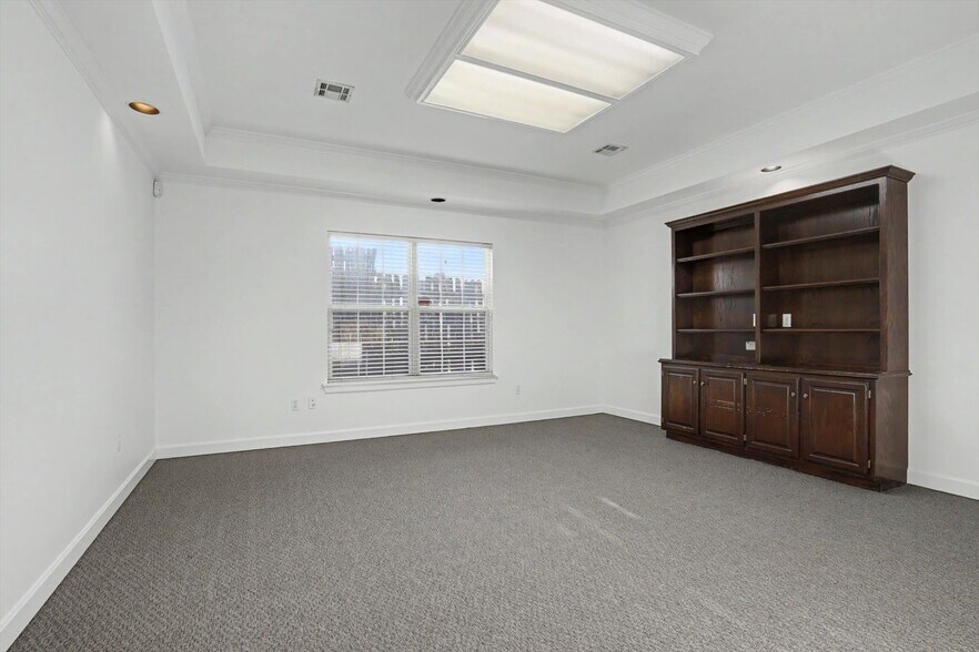 More Photos Of 5407 S Lewis Ave, Tulsa Office For Lease