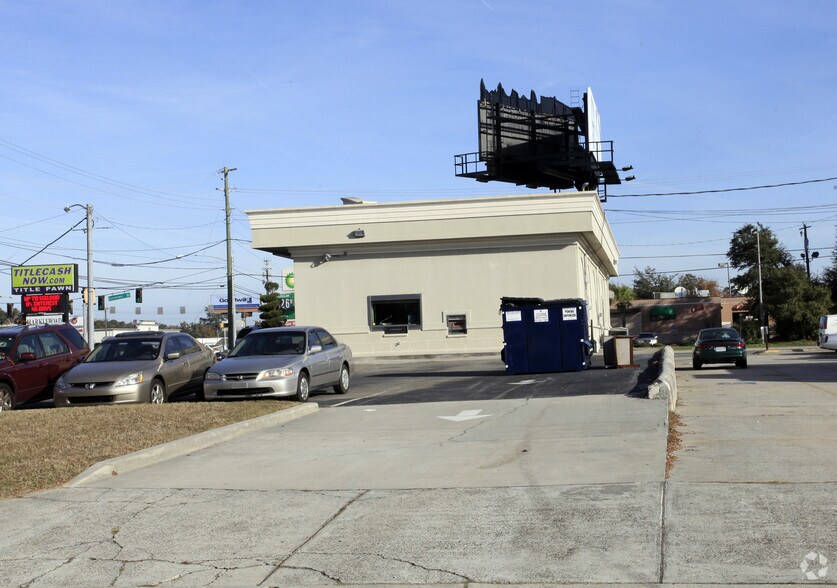 More Photos Of 7300 Abercorn St, Savannah General Retail For Sale