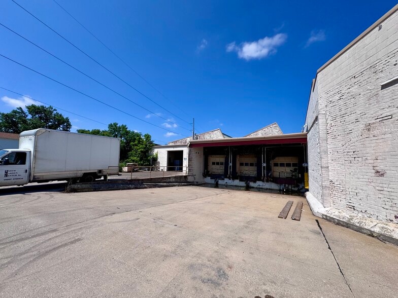 More Photos Of 510 N Pearl St, Macomb Industrial For Sale