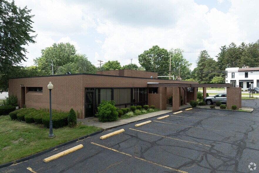 Primary Photo Of 2341 Oakwood Dr, Cuyahoga Falls Office For Lease