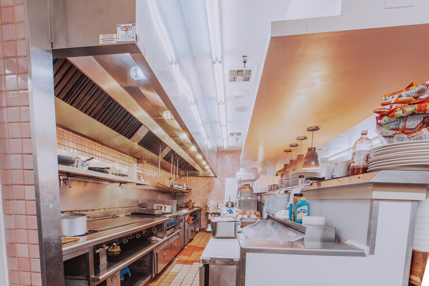 More Photos Of 1129 N H St, Lompoc Restaurant For Lease