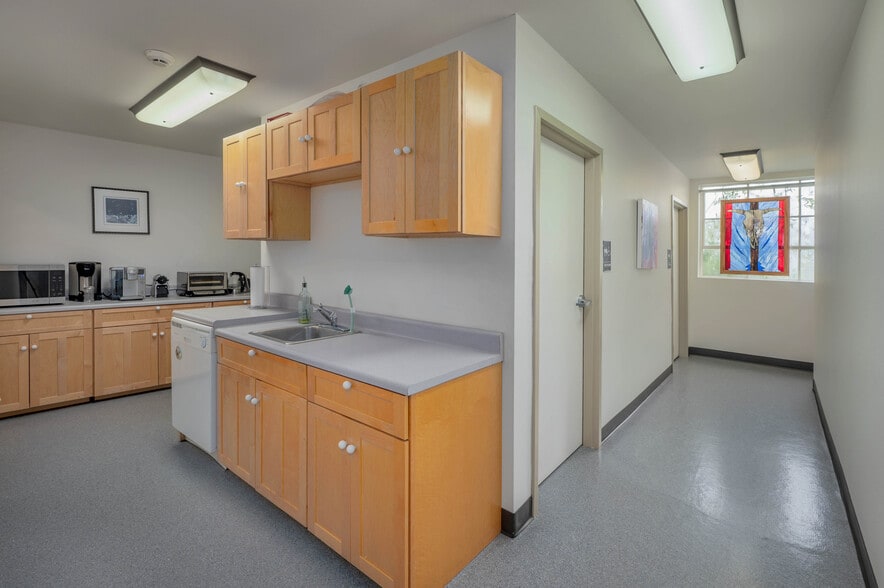 More Photos Of 1219 SE Lafayette St, Portland Loft Creative Space For Sale