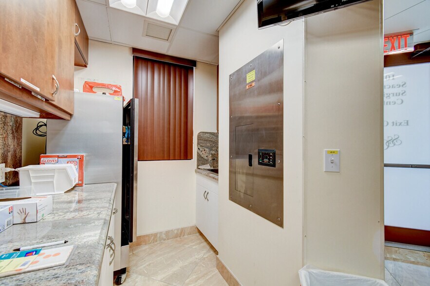 More Photos Of 2314 Seacrest Blvd, Boynton Beach Medical For Lease