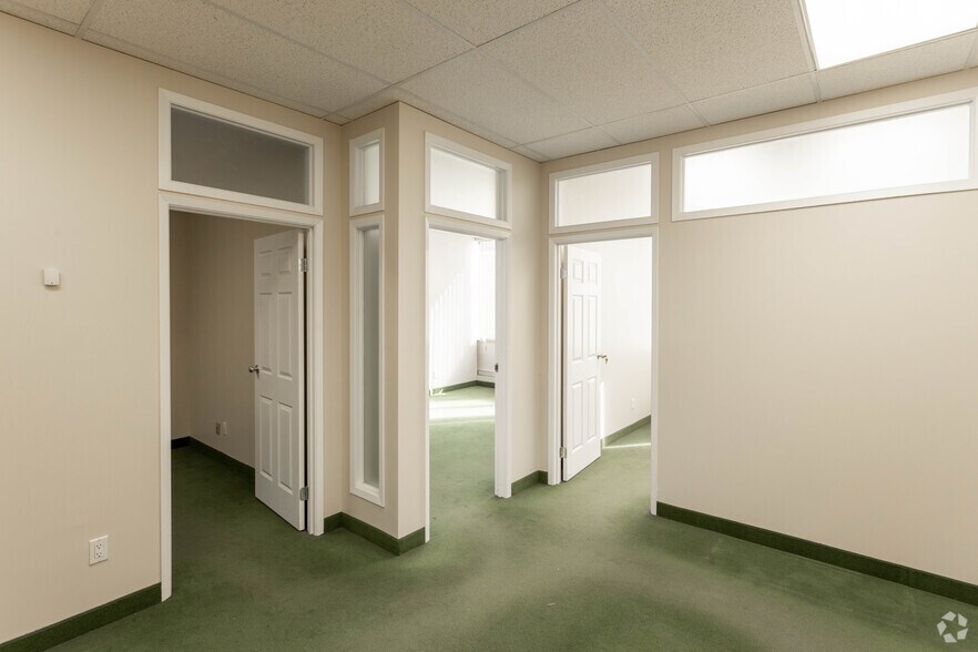 More Photos Of 1431-1527 Rebecca St, Oakville Unknown For Sale