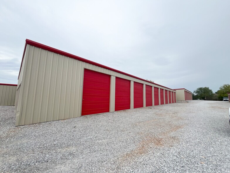 More Photos Of 1342 N Robin St, Nixa Self Storage For Sale