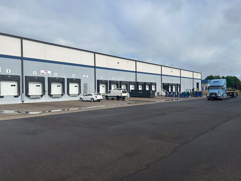 More Photos Of 4689 Industry Dr, Medford Distribution For Lease