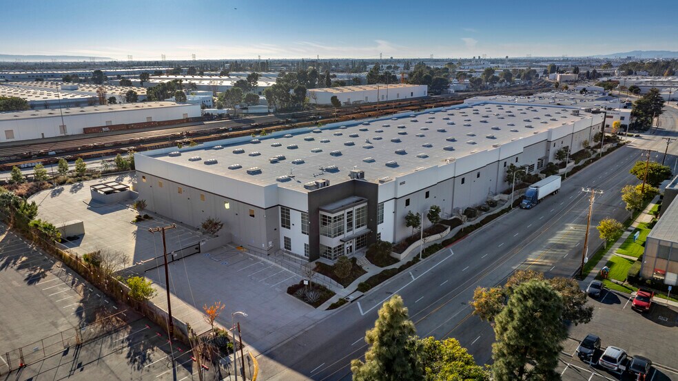 More Photos Of 6000 Bandini Blvd, Commerce Warehouse For Lease