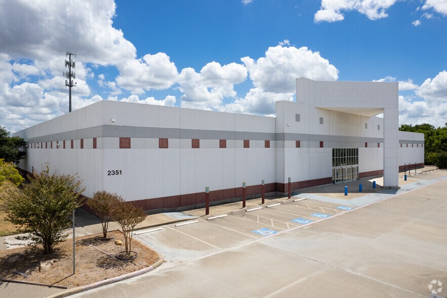 More Photos Of 2351 Earl Rudder Fwy S, College Station Freestanding For Sale