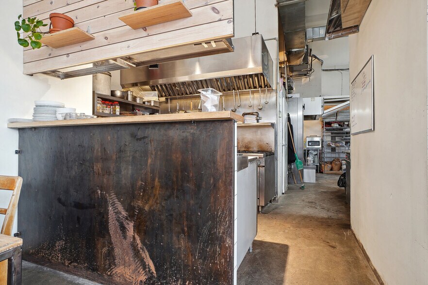 More Photos Of 751 Rue Jarry E, Montréal Fast Food For Sale