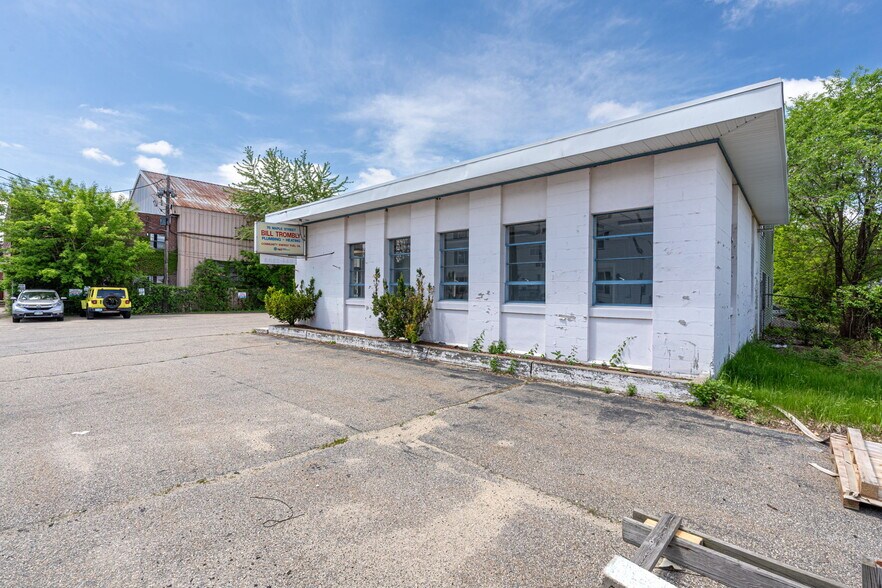 More Photos Of 76 Maple St, Manchester Office For Sale