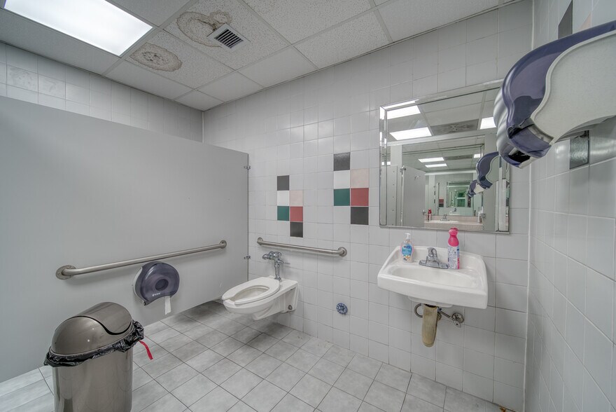 More Photos Of 7500 NW 52nd St, Miami Medical For Lease