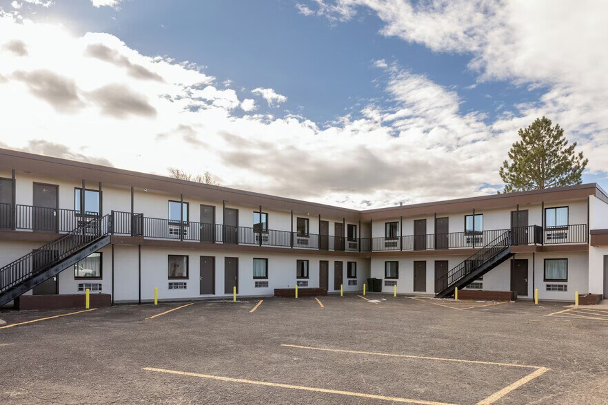 Primary Photo Of 109 16th St, Wheatland Hotel For Sale