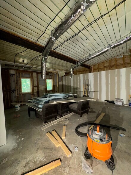 More Photos Of 10535 Highway 53 W, Talking Rock Service For Sale