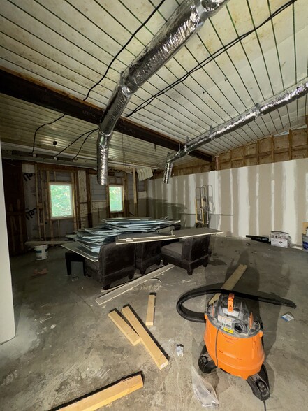 More Photos Of 10535 Highway 53 W, Talking Rock Service For Sale