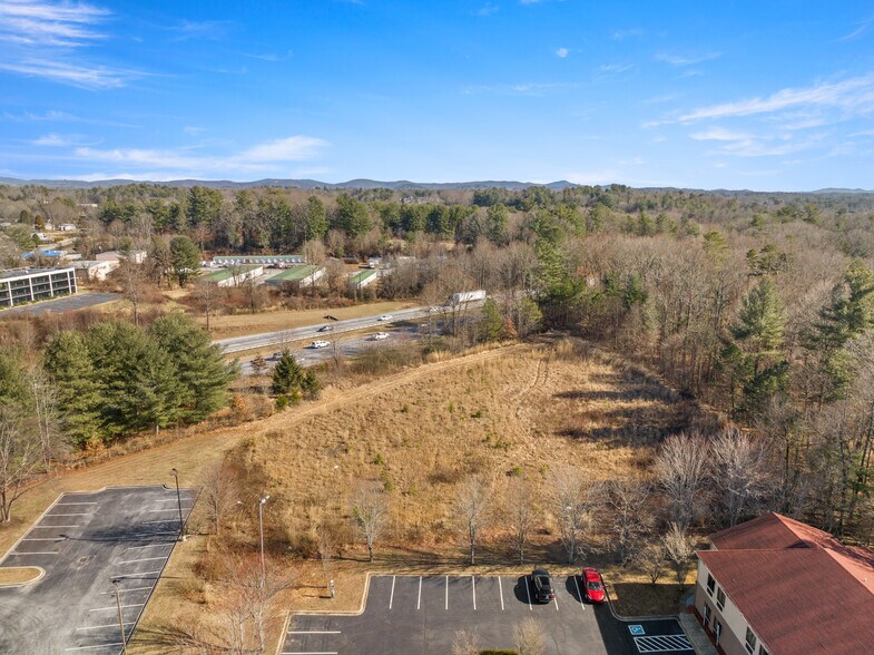 More Photos Of 240 Mitchelle Dr, Hendersonville Hotel For Sale