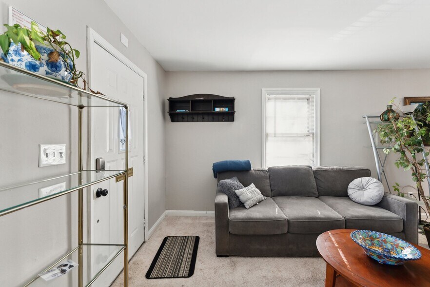 More Photos Of 5730 Biscayne dr, Alexandria Office For Sale