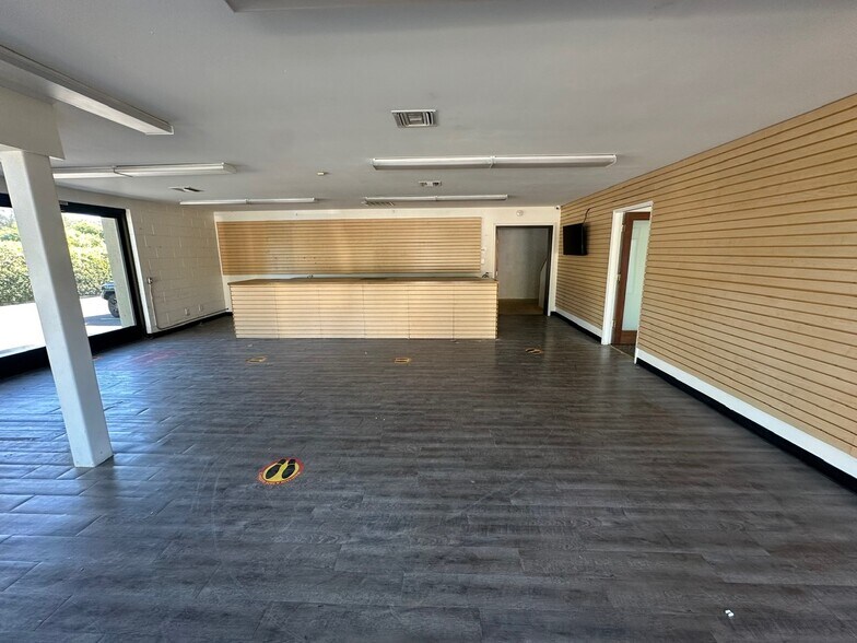 More Photos Of 1450 E Thompson Blvd, Ventura Freestanding For Lease