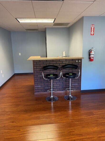 More Photos Of 3255 Cahuenga Blvd W, Los Angeles Office For Lease