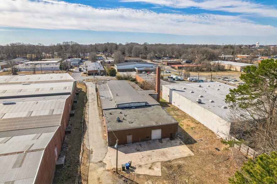 More Photos Of 1815 Sullivan St, Greensboro Warehouse For Lease