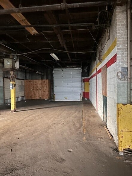More Photos Of 1725-1769 London Rd, Cleveland Warehouse For Lease