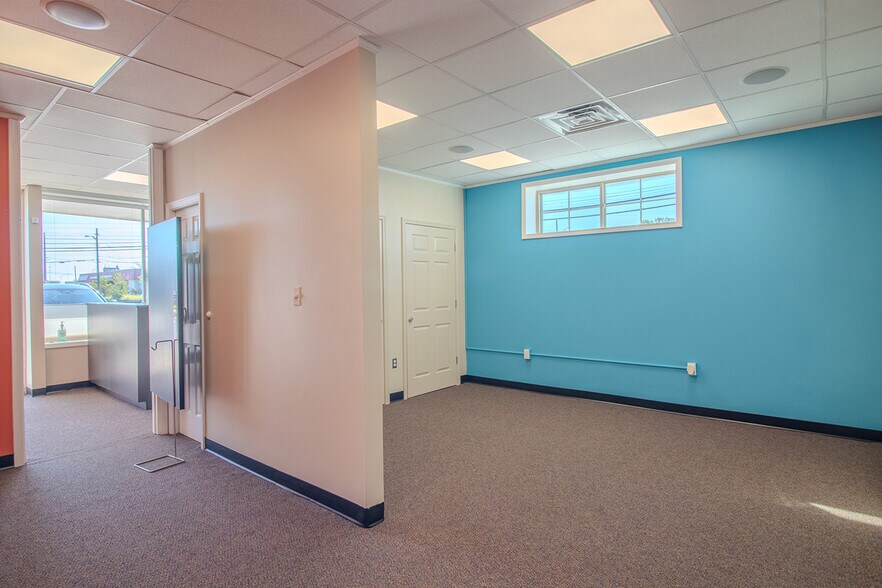 More Photos Of 1013 Industry Rd, Lexington Office For Sale