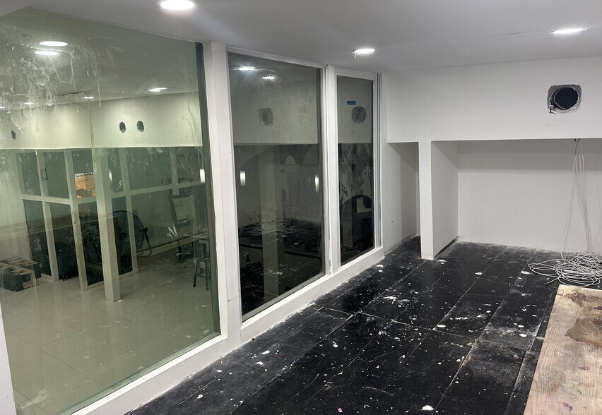 More Photos Of 360 NW 71st St, Miami Flex For Sale