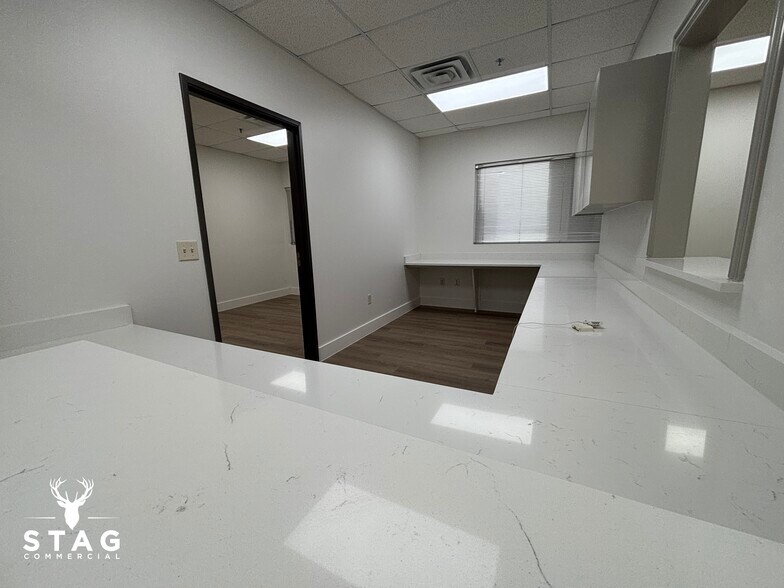 More Photos Of 571 W Main St, Lewisville Medical For Lease