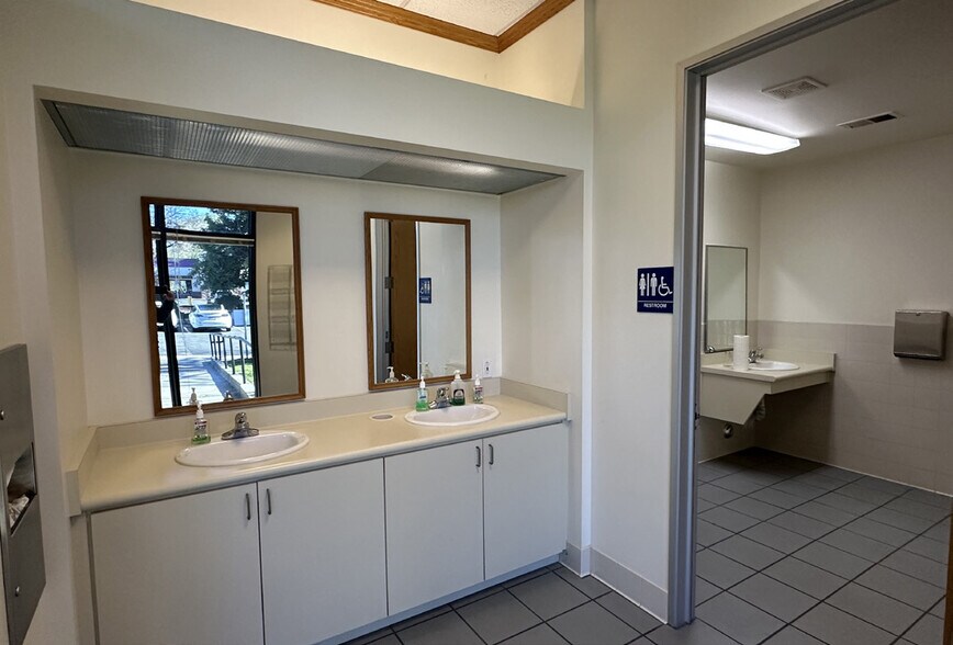 More Photos Of 995-999 E Stanley St, Livermore Medical For Sale