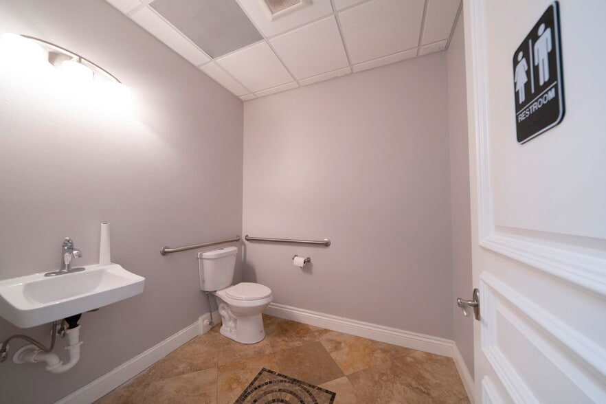 More Photos Of 24551 Production Cir, Bonita Springs Showroom For Lease