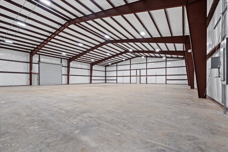 More Photos Of 3345 Willow Creek Rd, Florence Flex For Lease