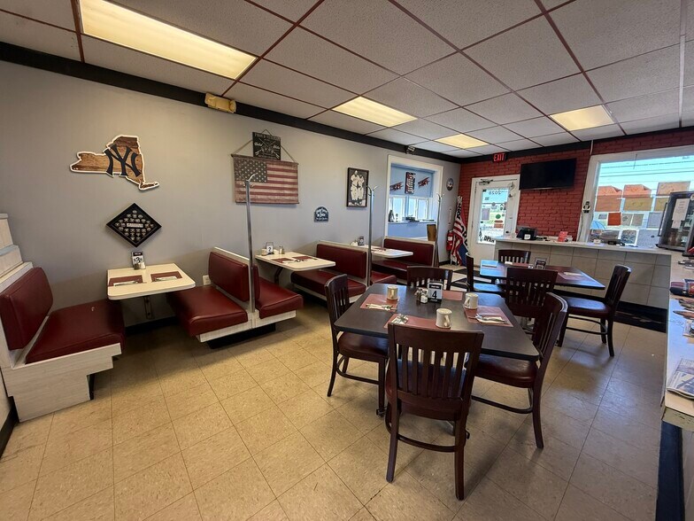 More Photos Of 2026 Lockport Rd, Niagara Falls Restaurant For Lease