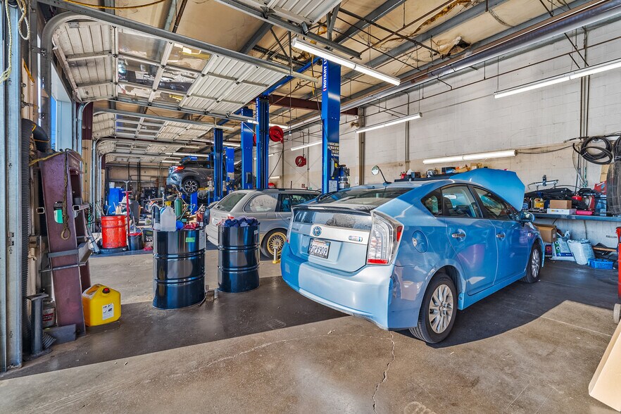 More Photos Of 3311 Biddle Rd, Medford Auto Repair For Sale