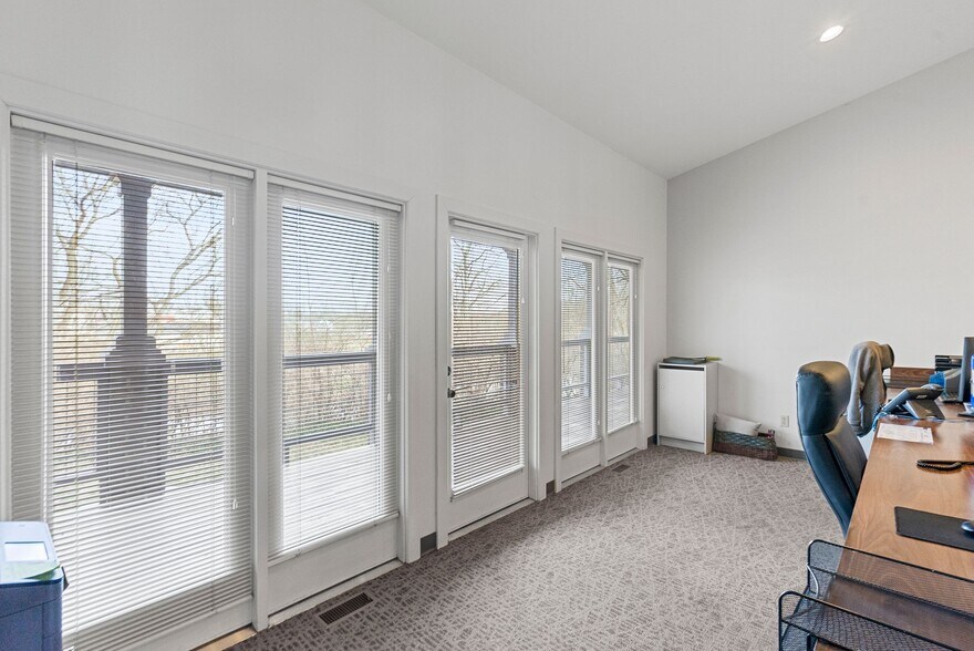 More Photos Of 304-306 Boston Sq, Georgetown Healthcare For Sale