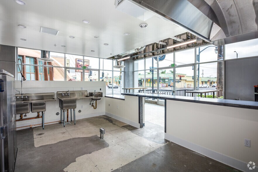 More Photos Of 8155 Van Nuys Blvd, Van Nuys Apartments For Lease
