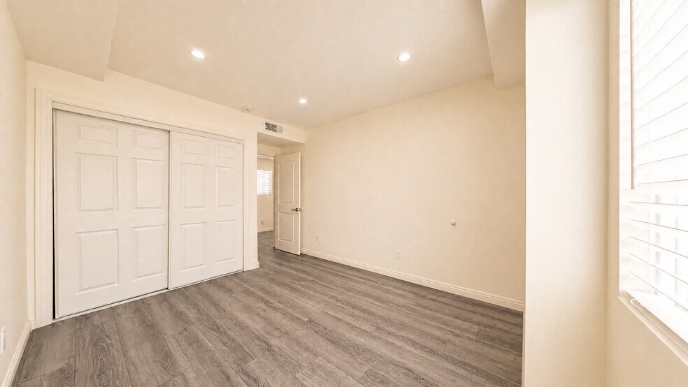 More Photos Of , Tujunga Office For Sale