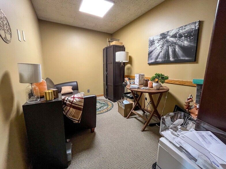 More Photos Of 2001 7th St, Rapid City Office For Sale