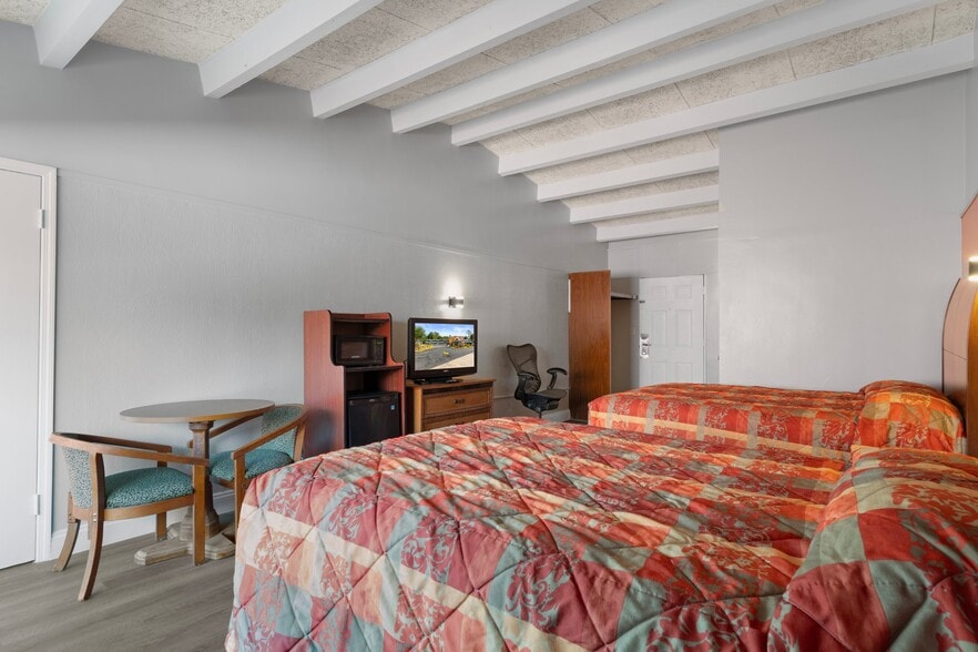 More Photos Of 5565 E Silver Springs Blvd, Silver Springs Hotel For Sale