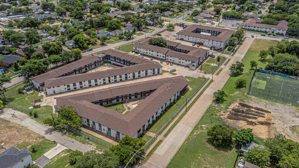 More Photos Of 3706 W 8th St, Dallas Apartments For Sale